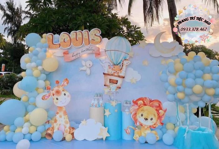Setup backdrop trang trí thôi nôi tại nhà cho bé trai Louis