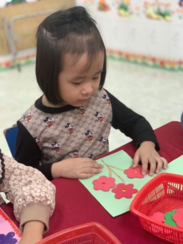 Làm thiệp chúc mừng 20 10 với nhiều màu sắc