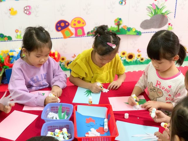 Vật liệu đa dạng cho việc làm thiệp chúc mừng 20 10