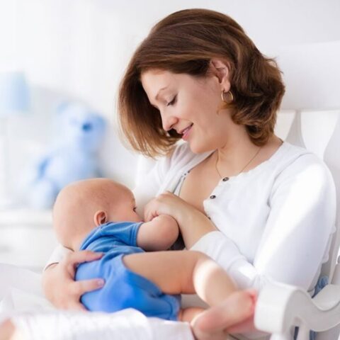 Áo lót dành riêng cho bé bú là món đồ cần thiết khi đi sinh cho mẹ
