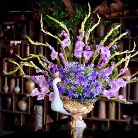 Mẫu cắm hoa lay ơn đẹp màu tím sang trọng