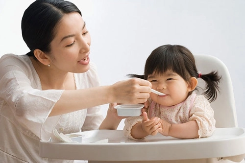 Mấy Tháng Ăn Được Sữa Chua? Hướng Dẫn Chi Tiết Cho Bé
