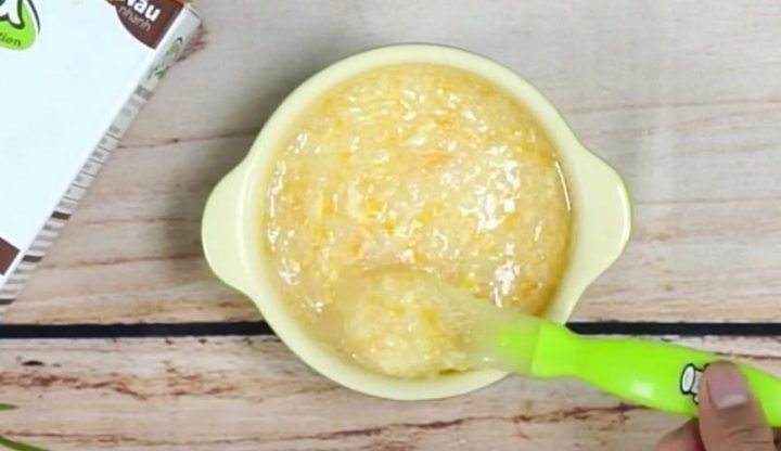 Cháo cà rốt trứng gà thơm béo cho bé ăn dặm