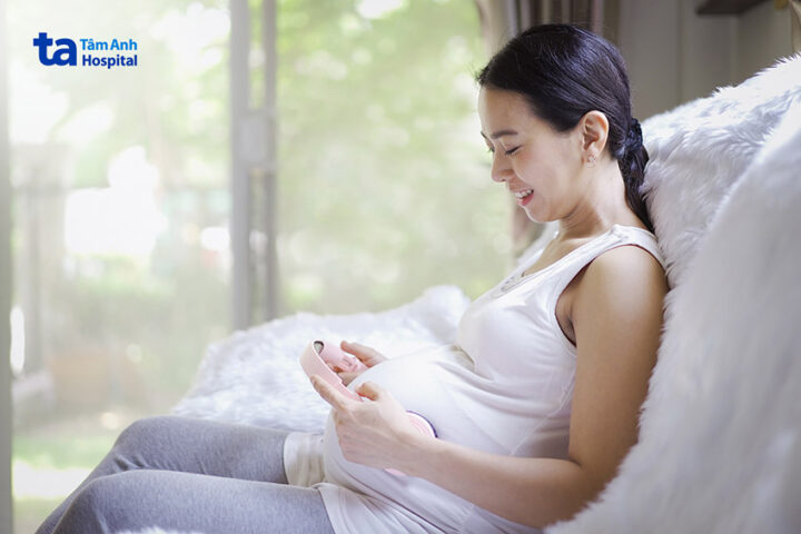 Âm nhạc giúp thai nhi phát triển trí não để con trắng trẻo thông minh