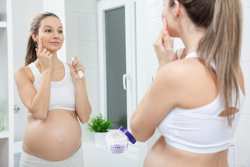 Bà bầu dùng kem dưỡng ẩm Hatomugi an toàn cho da nhạy cảm