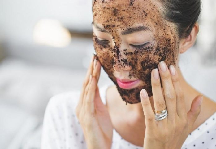Làm Trắng Da Mặt Bằng Bã Cà Phê Hiệu Quả và An Toàn Tại Nhà