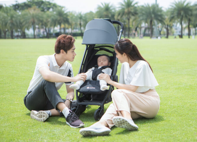 Ba mẹ cần lưu ý khi chọn xe đẩy, sản phẩm có chứng nhận Back Healthy bởi AGR là tốt cho cột sống lưng của bé