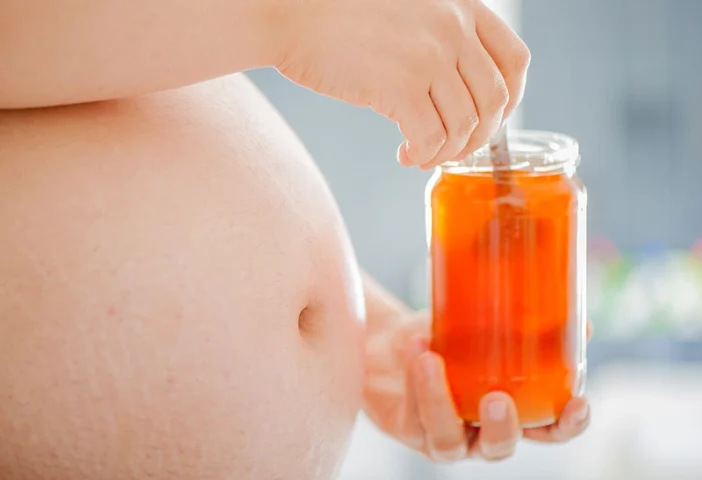 Bà bầu uống mật ong được không? Hướng dẫn an toàn và lợi ích