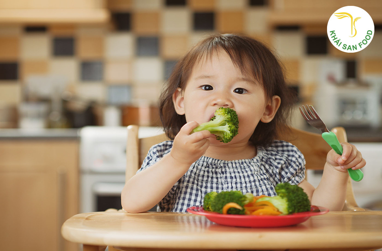Đồ Ăn Vặt Cho Bé 3 Tuổi: Hướng Dẫn Chi Tiết Để Con Khỏe Mạnh