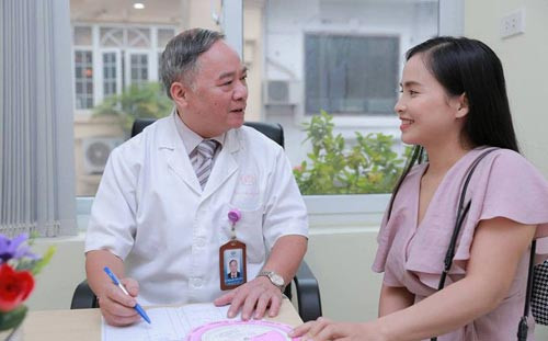 Bác sĩ Nguyễn Hữu Cốc, chuyên gia sản phụ khoa và tầm soát ung thư tại Hà Nội
