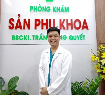 Bác sĩ Trần Trung Quyết thăm khám ân cần tại phòng khám phụ khoa Đà Nẵng