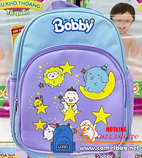 Balo Bobby với họa tiết đáng yêu, minh họa quà tặng cho khách hàng của công ty sản xuất bỉm Bobby
