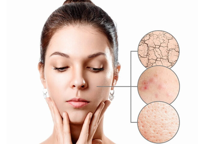 Bàn tay đang rửa mặt với nước, nhấn mạnh việc cần dùng sản phẩm chuyên dụng để tránh tổn thương da mặt