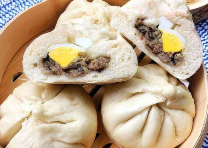 Bánh bao nhân thịt trứng cút cung cấp protein cho bà bầu 3 tháng đầu