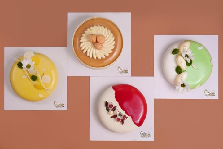 Bánh Entremet cao cấp với lớp gương bóng bẩy, thiết kế tinh xảo, thể hiện đẳng cấp cho chiếc bánh sinh nhật cho bé gái 9 tuổi