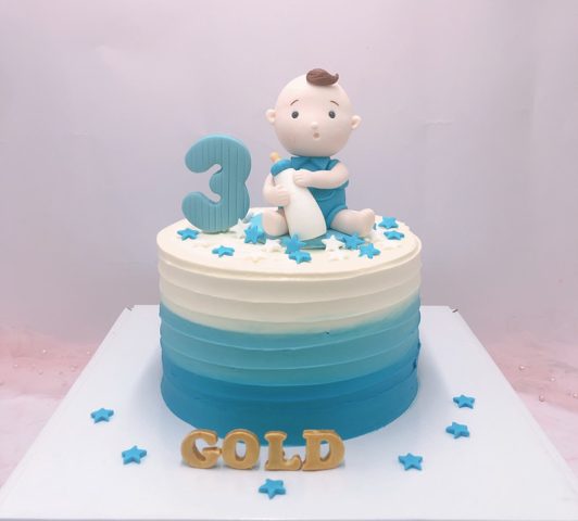 Bánh sinh nhật hai tầng màu xanh dương cho bé trai 11 tuổi với sao trang trí