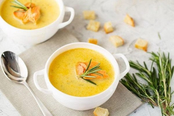 Bát cháo thịt bò phô mai béo ngậy, hấp dẫn cho bé
