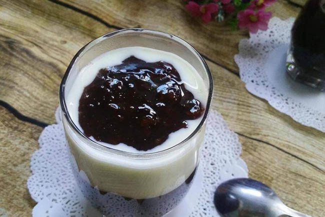 Bát sữa chua nếp cẩm, cần lưu ý về thời hạn và cách bảo quản để đảm bảo hương vị và độ an toàn.