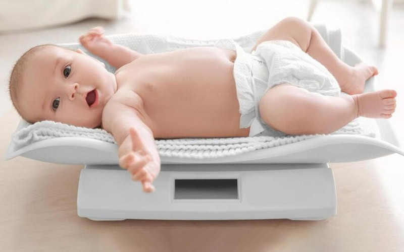 Nhận Biết Trẻ 2 Tháng Tuổi Thông Minh: Dấu Hiệu & Kích Thích Phát Triển