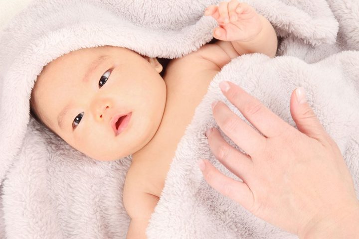 Trẻ 3 Tháng Tuổi Biết Làm Gì: Cột Mốc Phát Triển Toàn Diện