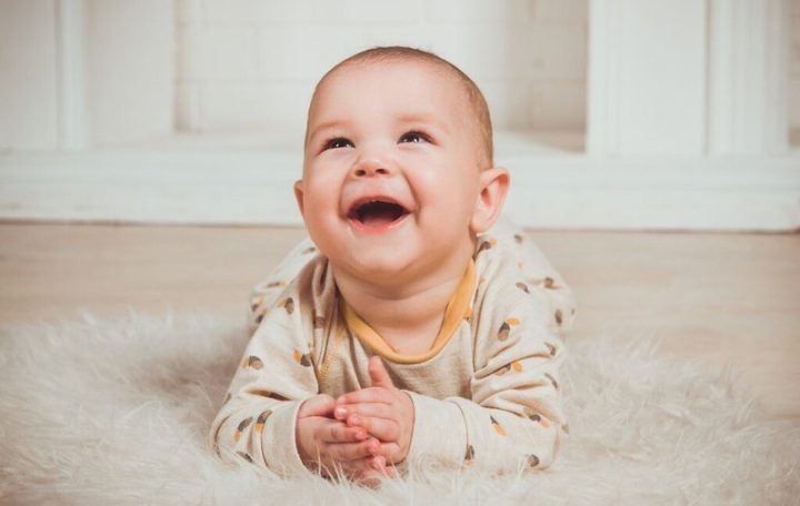 Bé 6 tháng tuổi ăn dặm khoai lang nghiền mịn