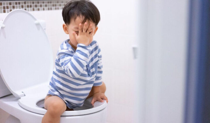 Bé ăn dặm ngon miệng, ngăn ngừa táo bón với lê được chế biến đúng cách