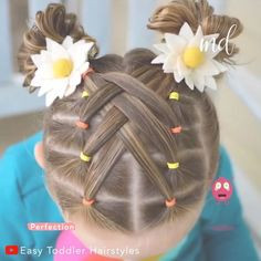 Bé gái với kiểu tết tóc hai bím gọn gàng, làm nổi bật khuôn mặt bầu bĩnh