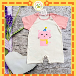 Bé trai mặc bộ bodysuit hình mèo