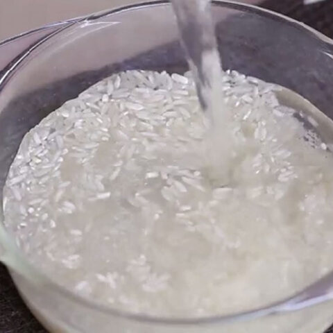 Bí đỏ được nghiền mịn sẵn sàng cho cháo cá hồi bí đỏ