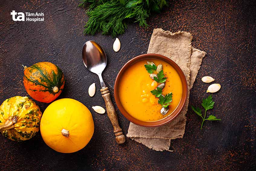 Bí đỏ và hạt bí luôn là lựa chọn hàng đầu để con trắng trẻo thông minh