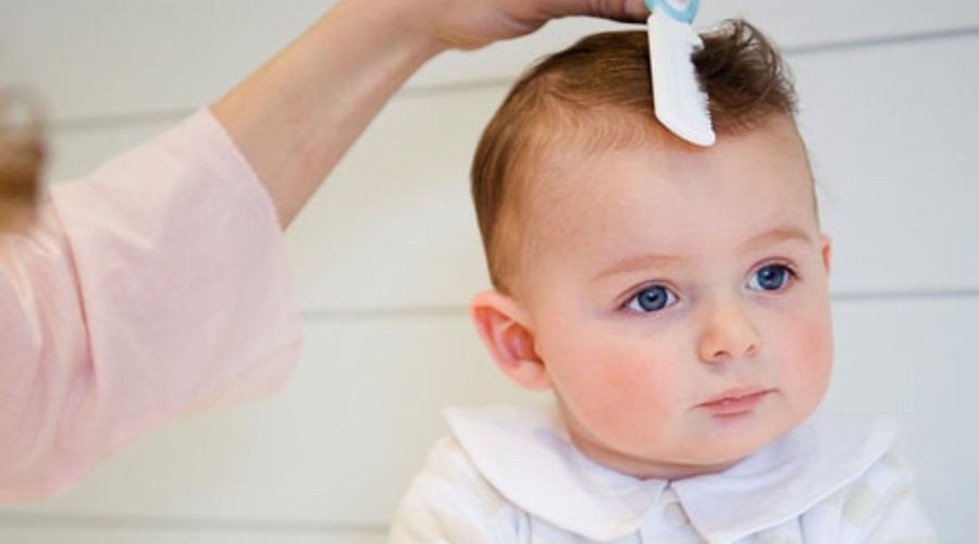 Bí quyết cắt tóc cho bé gái 1 tuổi mọc không đều