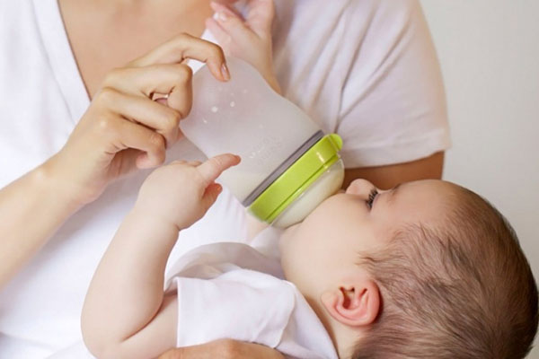 Bình sữa cho trẻ sơ sinh loại nào tốt