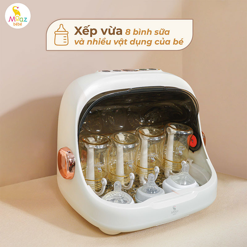 Bình sữa và phụ kiện được sấy khô tiệt trùng bên trong máy Moaz BéBé MB-044