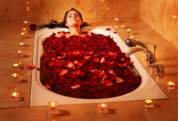 Làm Đẹp Từ Cánh Hoa Hồng: Bí Quyết Toàn Diện Tại Nhà