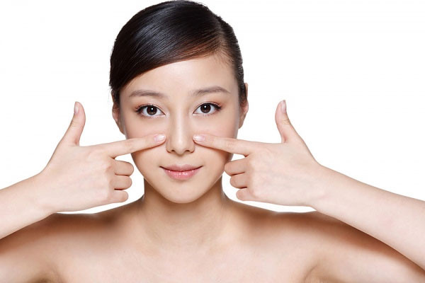 bột nghệ giúp làm sáng da và trị mụn hiệu quả