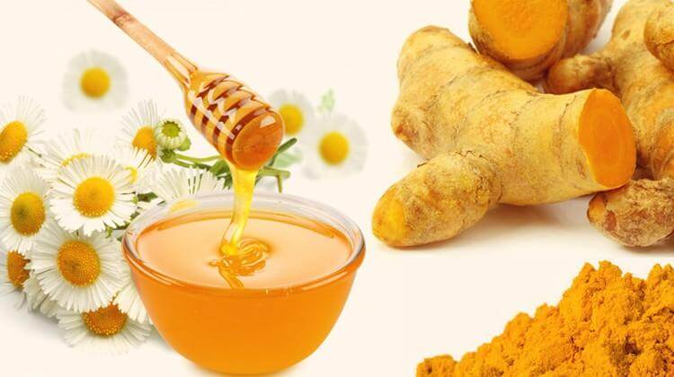 Mặt nạ bột nghệ và mật ong giúp giảm mụn thâm hiệu quả