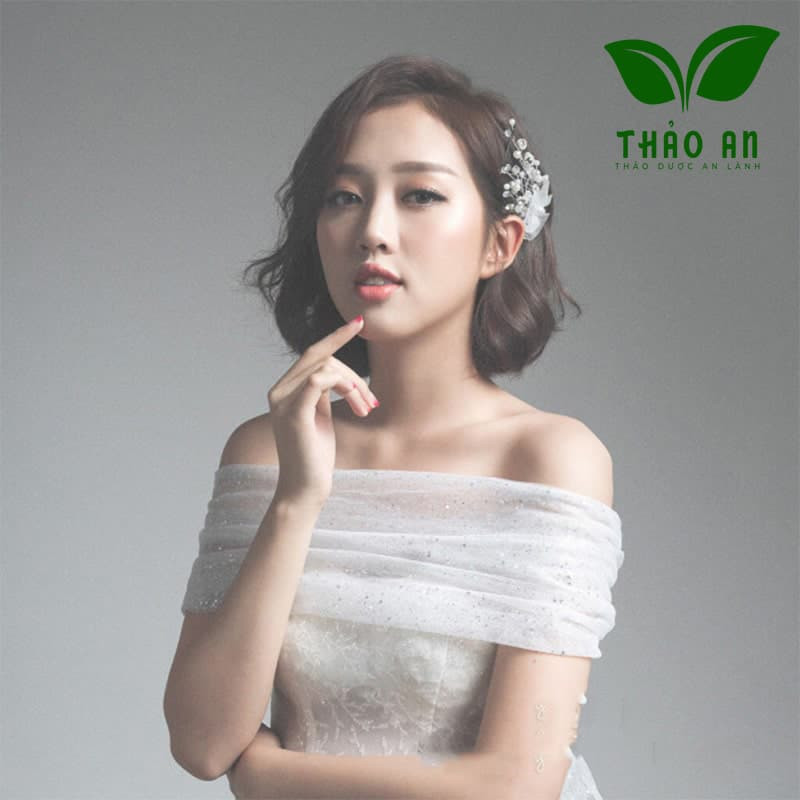 Buộc Tóc Ngắn Cài Hoa