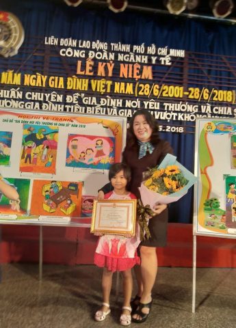 Tranh Vẽ Chủ Đề Gia Đình: Nơi Cảm Xúc Thăng Hoa