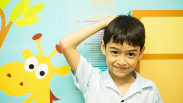 Các yếu tố ảnh hưởng đến chuẩn cân nặng và chiều cao bé trai