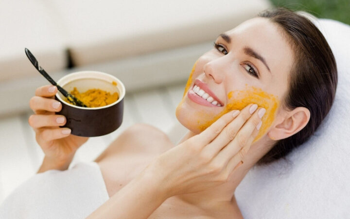 Cách đắp mặt nạ kem gạo tinh nghệ mật ong đúng chuẩn