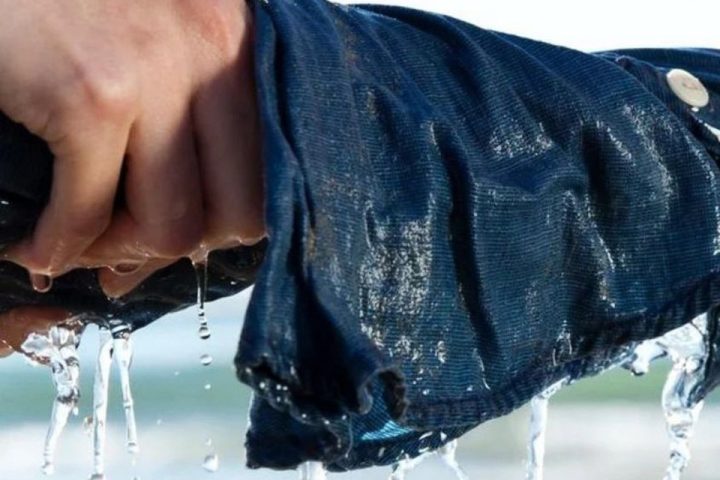 Cách giữ màu quần jean mới mua bền đẹp như mới