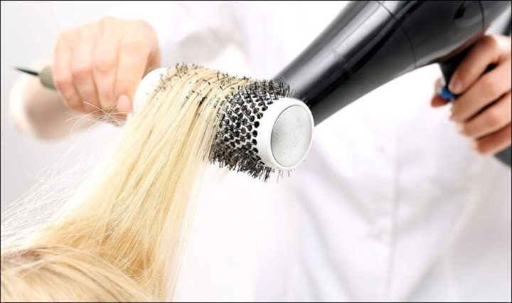 Lặp lại các bước sấy và duỗi tóc để làm thẳng tóc bằng máy sấy cho đến khi khô