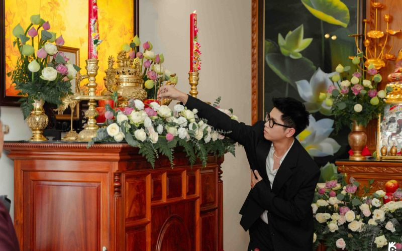 Mẫu Cắm Hoa Bàn Thờ Đẹp Đơn Giản, Trang Trọng Chuẩn Phong Thủy