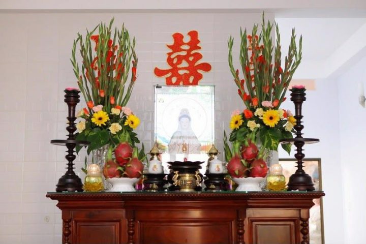 Hoa Chưng Bàn Thờ Ngày Tết: Tuyển Chọn 10+ Loài Mang Ý Nghĩa May Mắn