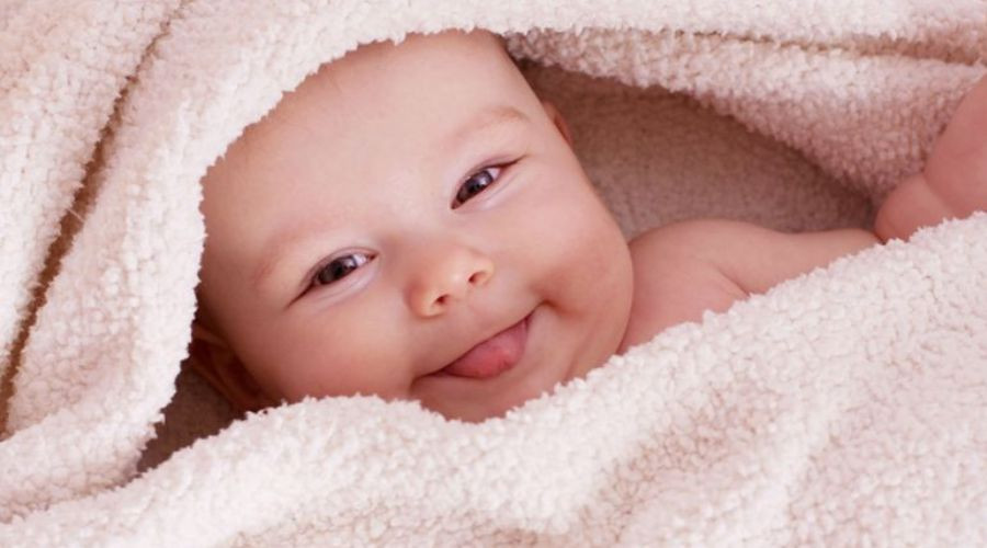 Cắt Tóc Cho Bé Gái 1 Tuổi: Hướng Dẫn Toàn Diện & Mẫu Tóc Xinh Xắn