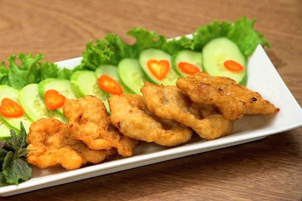 Đĩa chả mực chiên vàng ươm, thơm ngon hấp dẫn chuẩn vị nhà làm