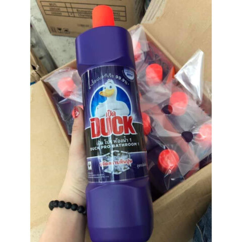 Chai nước tẩy bồn cầu con vịt 900ml với công thức đậm đặc, hiệu quả