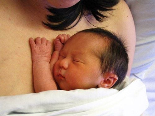 Chăm Sóc Và Dấu Hiệu Bất Thường Của Rốn Trẻ Sơ Sinh Sau Khi Rụng