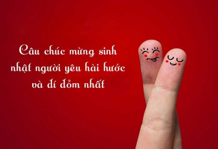 Chàng trai có biểu cảm hài hước và ngạc nhiên, phù hợp với những cap chúc mừng sinh nhật người yêu dí dỏm