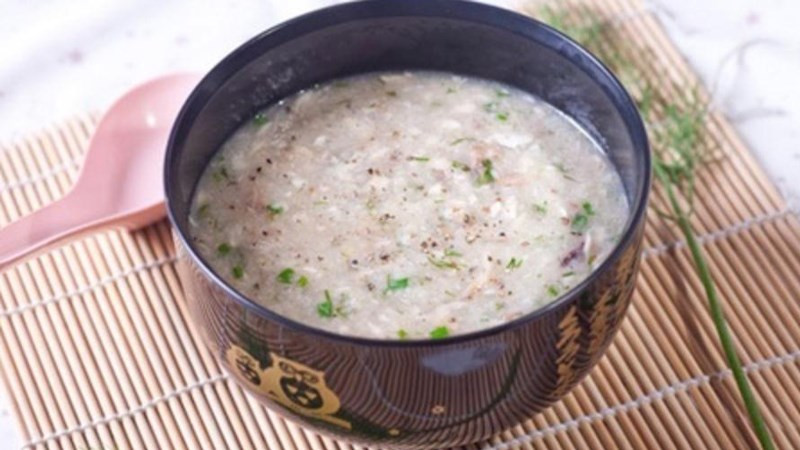 Cháo cá lóc nấu cùng đậu xanh thơm ngon cho bé